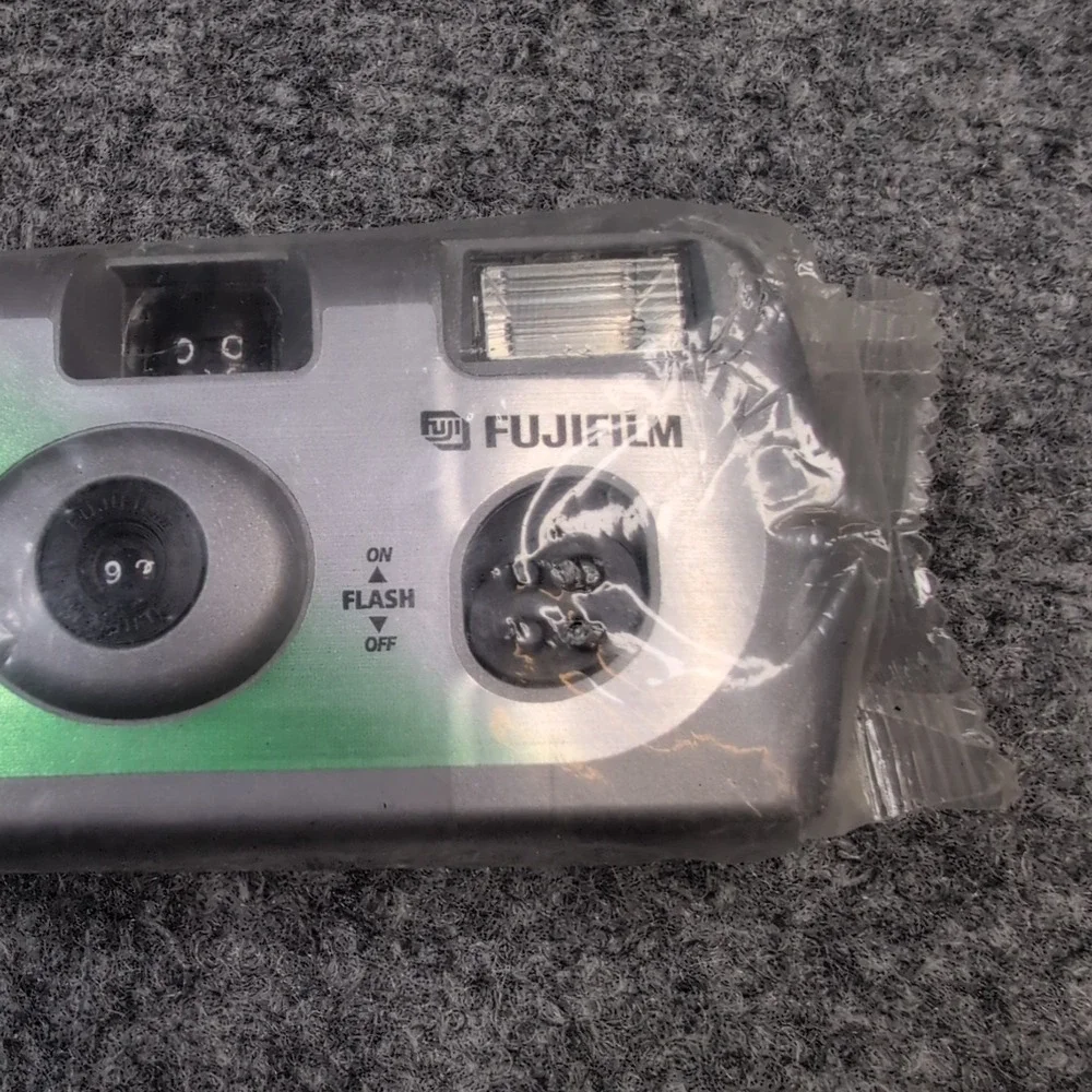 Fujifilm 27 Exp QuickSnap Flash 400 Camera‎ NEW NIP Expired 01-08